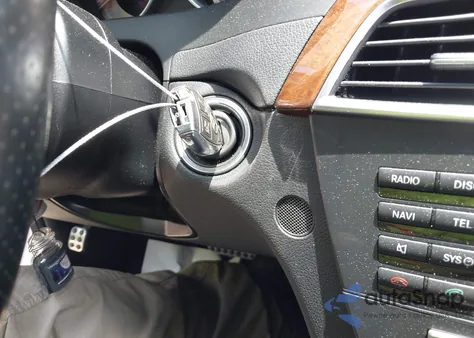 2013 Mercedes-Benz C 300 Luxury 4Matic/Sport 4Matic z USA, uszkodzony, nr VIN WDDGF8AB0DR245383